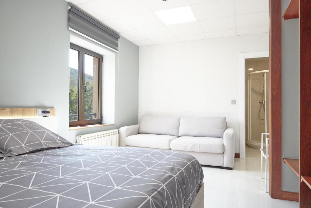 Postel nebo postele na pokoji v ubytování HOSTAL FONTAÑAN