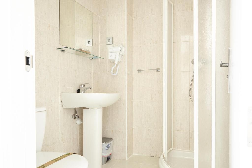 Koupelna v ubytování HOSTAL FONTAÑAN