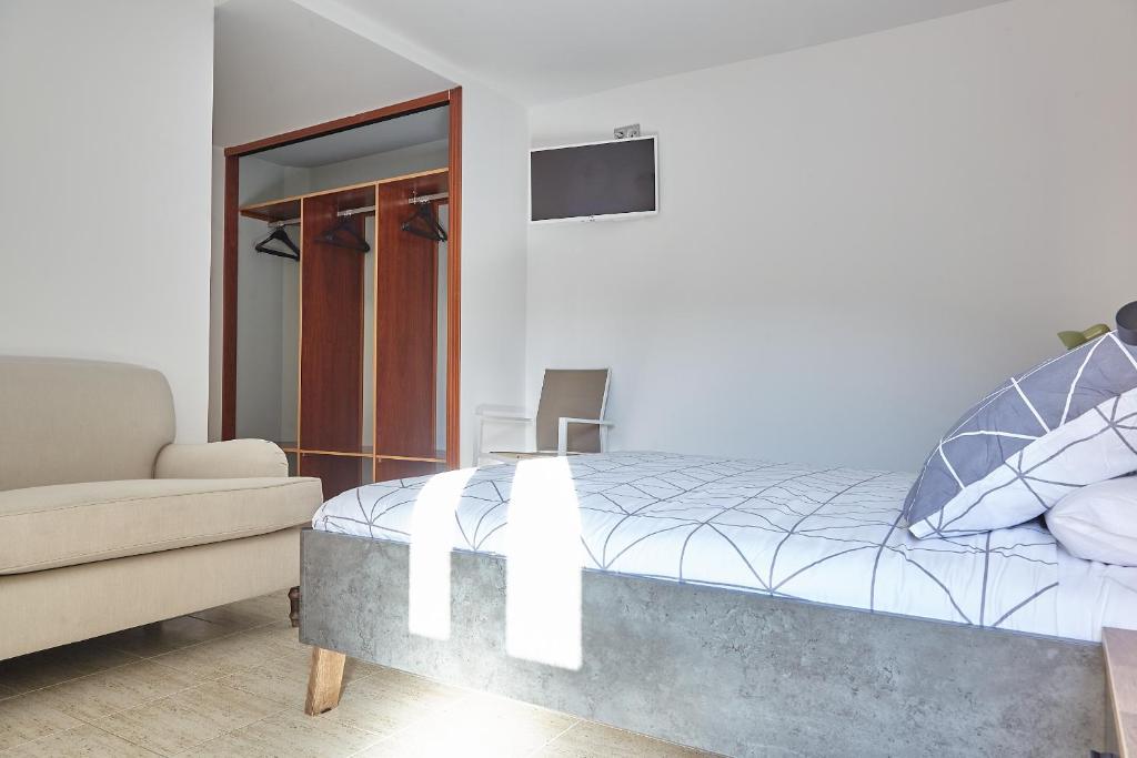 Postel nebo postele na pokoji v ubytování HOSTAL FONTAÑAN