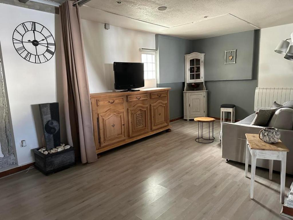Telewizja i/lub zestaw kina domowego w obiekcie Gîte au Giessen - Loft
