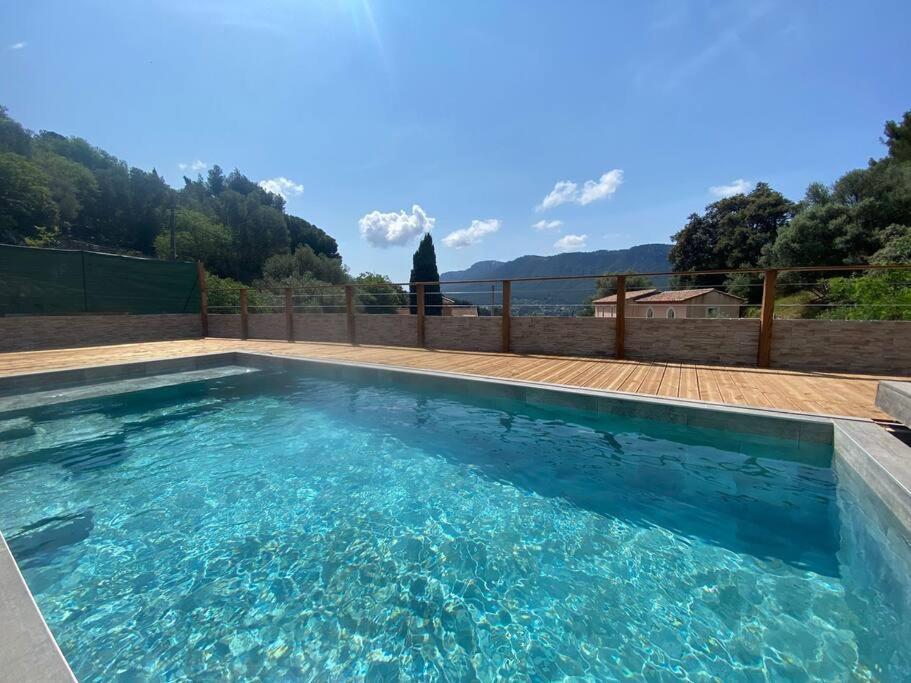 Piscina a Big Villa with Private Pool & Magnificent view in Village center o a prop