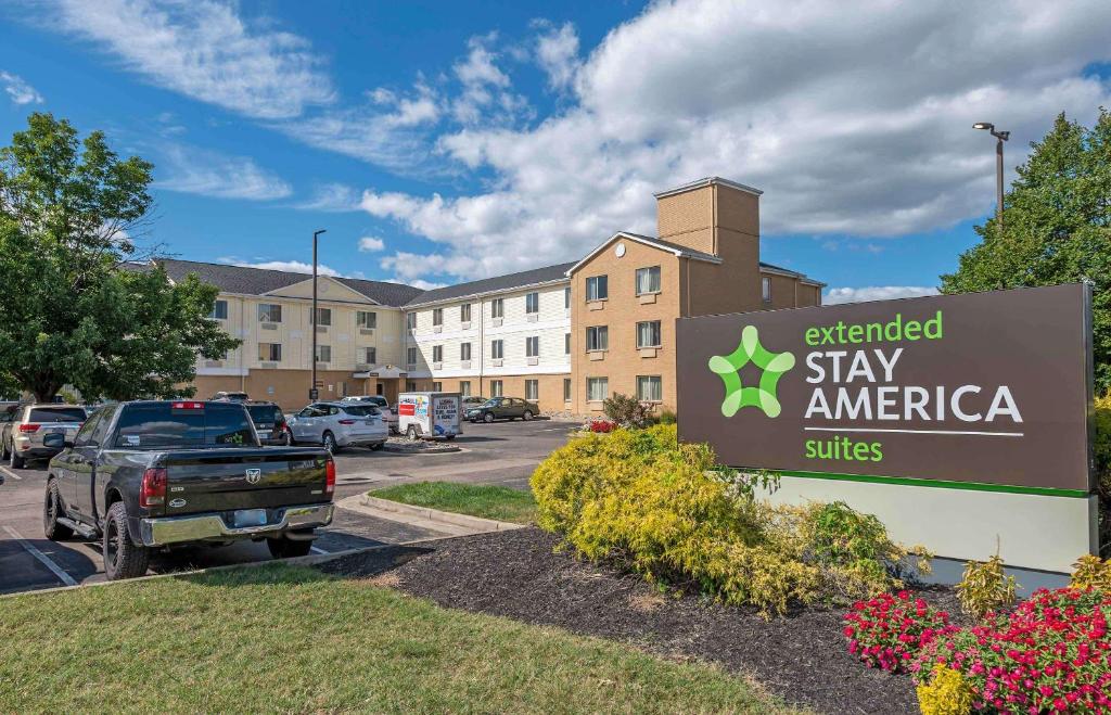 a sign for an emergency stay america building at Extended Stay America Suites - Cincinnati - Blue Ash - Kenwood Road in Blue Ash