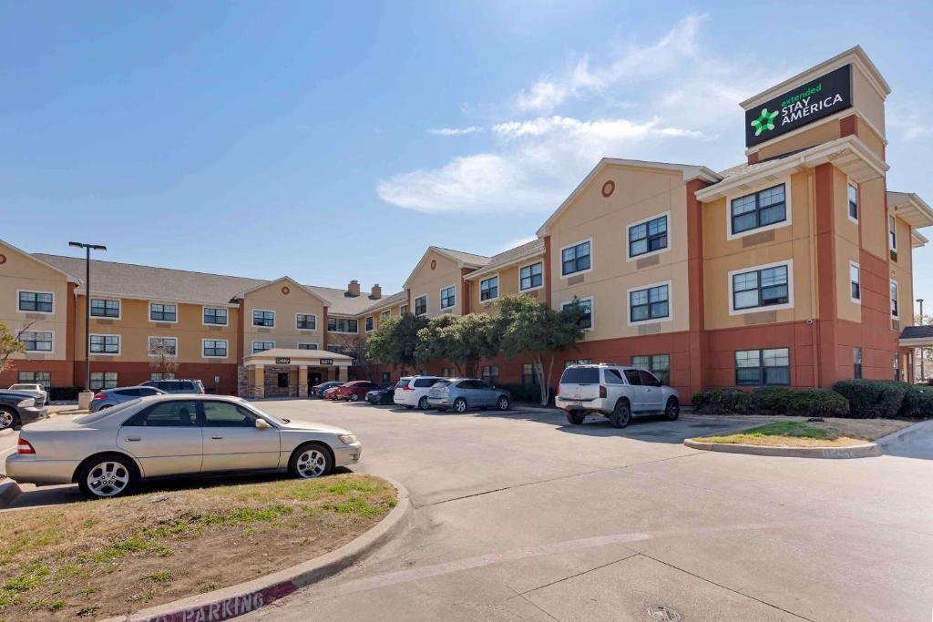 a hotel with cars parked in a parking lot at Extended Stay America Suites - Dallas - Greenville Avenue in Dallas