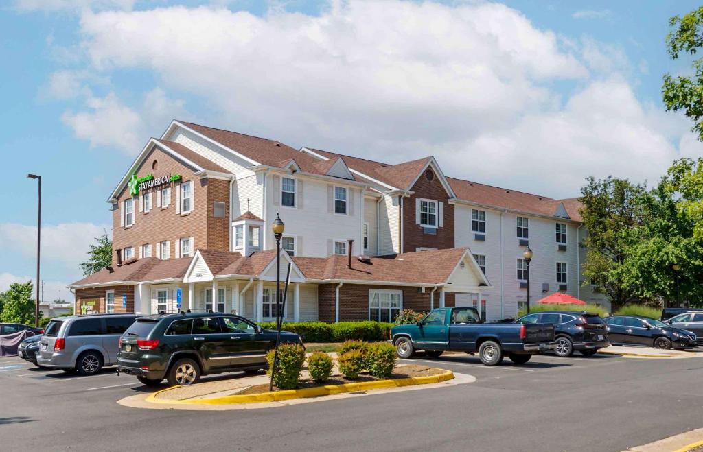 a large building with cars parked in a parking lot at Extended Stay America Suites - Chantilly - Dulles in Chantilly