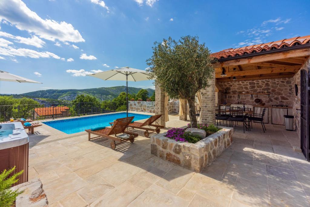 Πισίνα στο ή κοντά στο Stone Villa Mavrić
