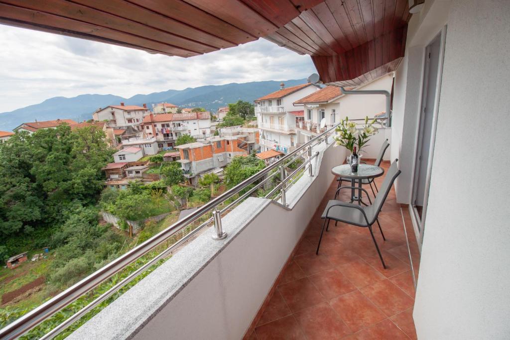 Nespecifikovaný výhled na hory nebo výhled na hory při pohledu z apartmánu