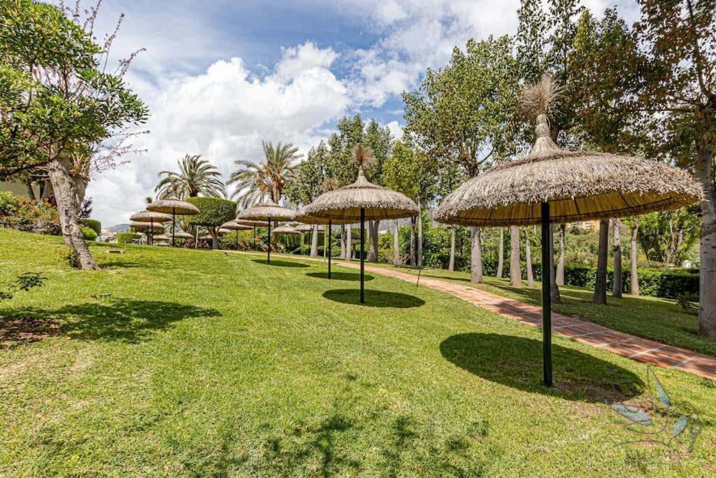 Vonkajšia záhrada v ubytovaní Benal beach 1BDR apartament with water park
