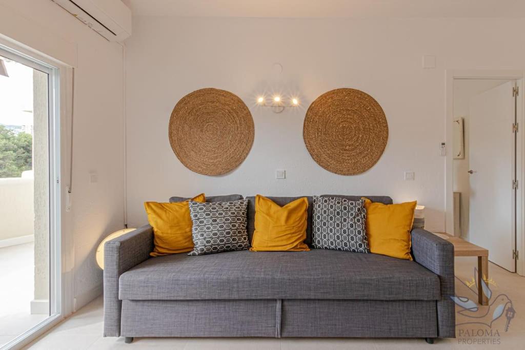 Posedenie v ubytovaní Benal beach 1BDR apartament with water park