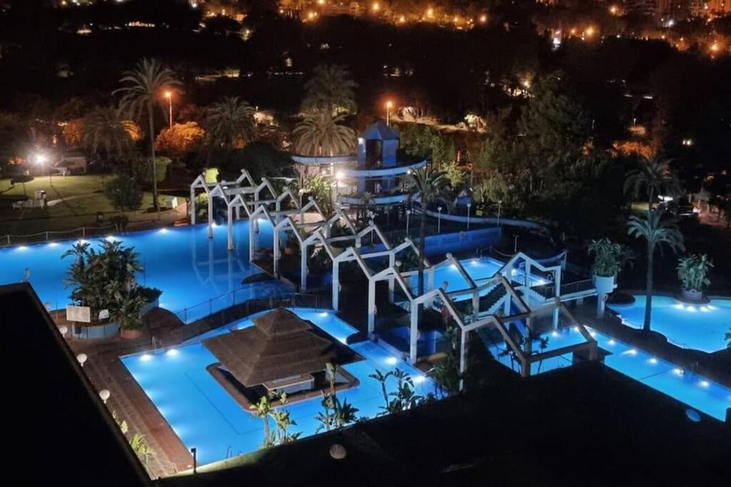 Bazén v ubytovaní Benal beach 1BDR apartament with water park alebo v jeho blízkosti