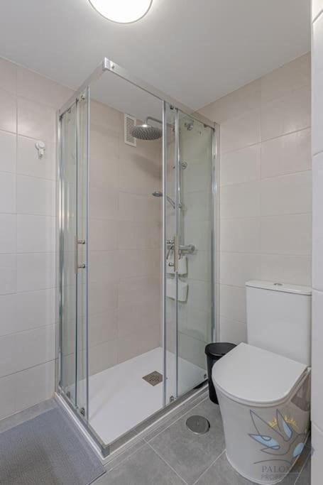 Kúpeľňa v ubytovaní Benal beach 1BDR apartament with water park