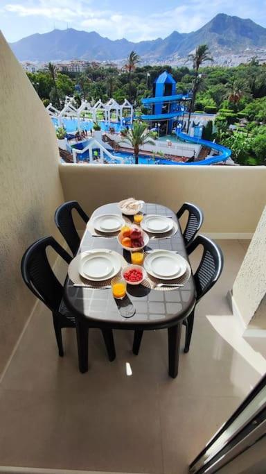 Bazén v ubytovaní Benal beach 1BDR apartament with water park alebo v jeho blízkosti