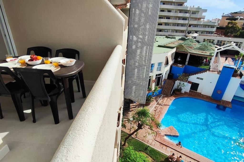 Bazén v ubytovaní Benal beach 1BDR apartament with water park alebo v jeho blízkosti