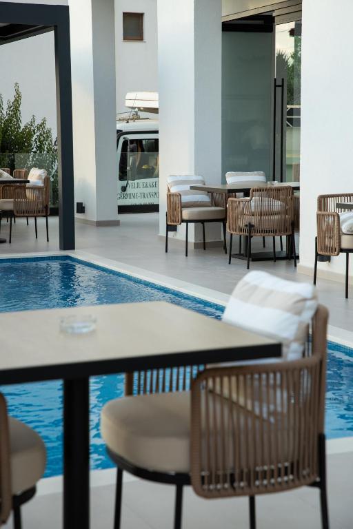 Colosseum Hotel - Image 2