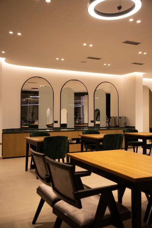 Colosseum Hotel - Image 6