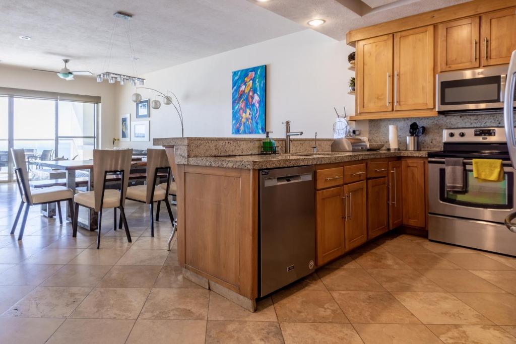 Playa Blanca Condo - 9th Floor Ocean Views! - Appartement Met 3 Slaapkamers