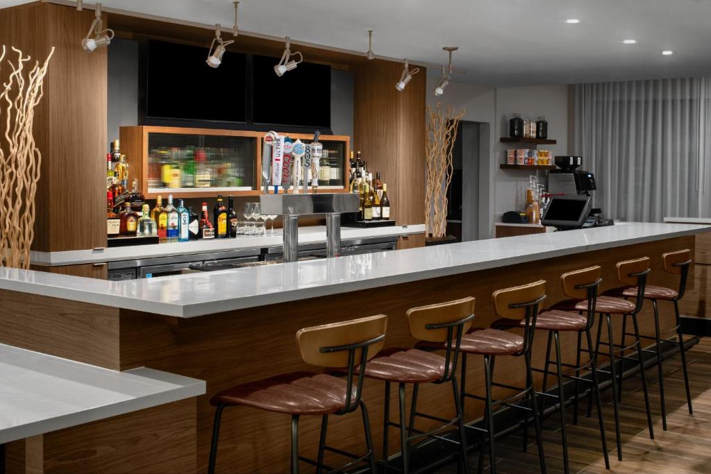 a bar with a row of bar stools at Courtyard Los Angeles Burbank Airport in Burbank