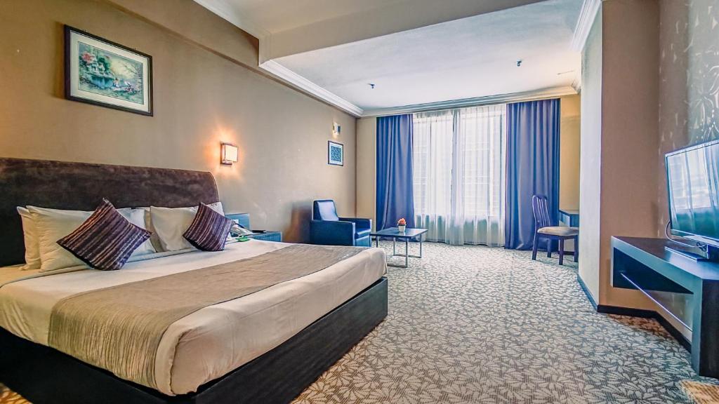 Postel nebo postele na pokoji v ubytování New York Hotel