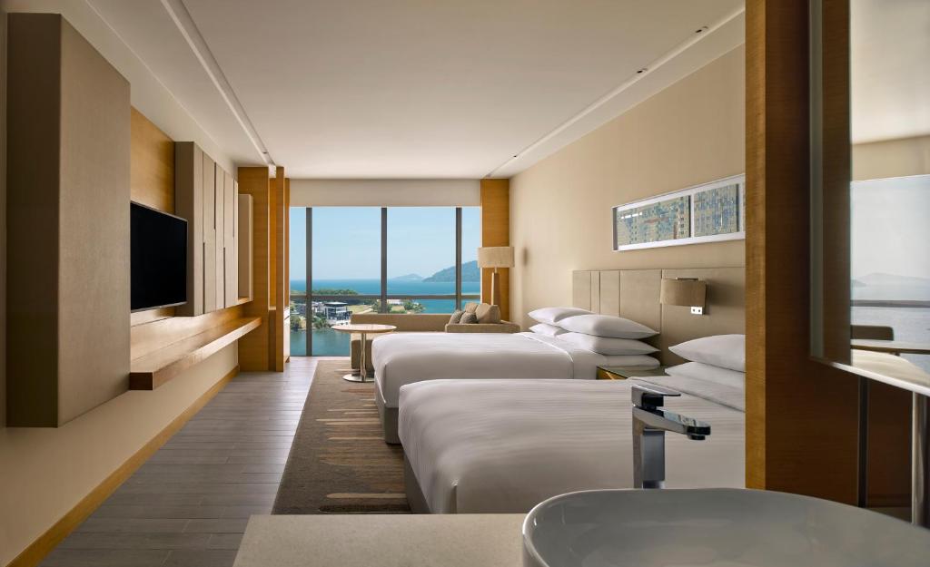 TV a/nebo společenská místnost v ubytování Kota Kinabalu Marriott Hotel
