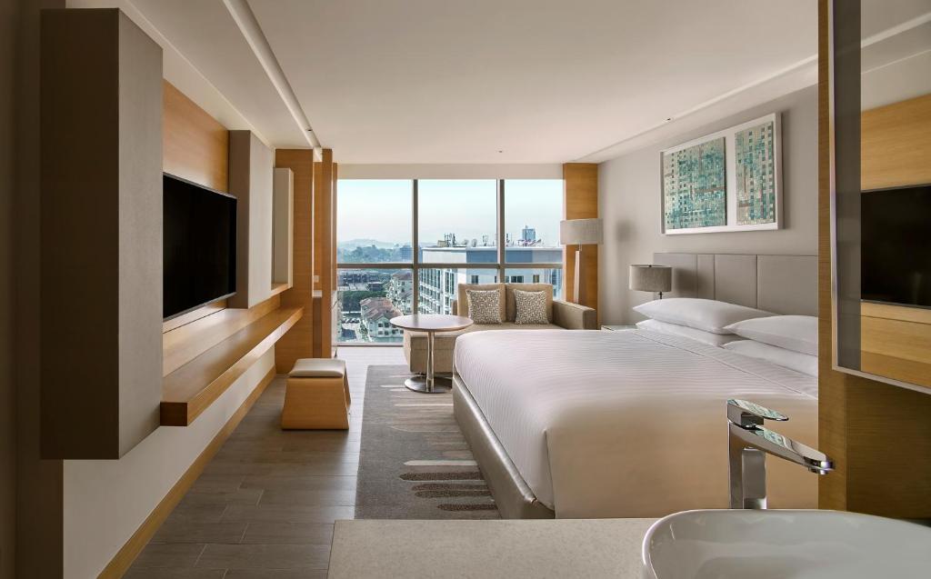 TV a/nebo společenská místnost v ubytování Kota Kinabalu Marriott Hotel