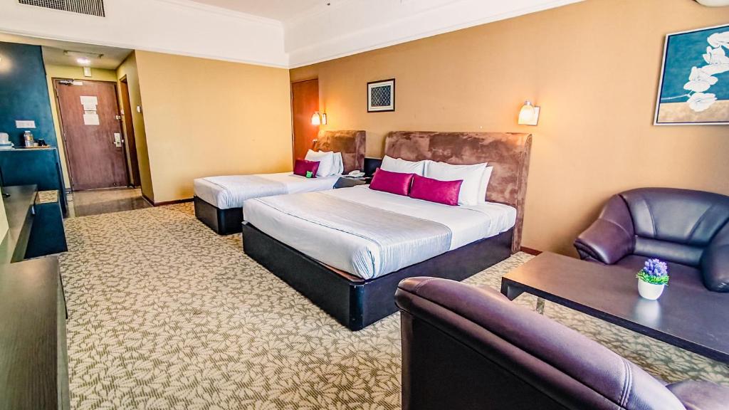 Postel nebo postele na pokoji v ubytování New York Hotel
