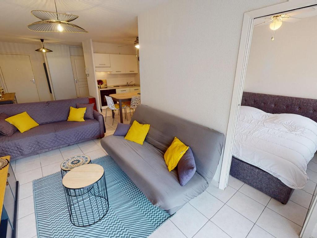 a living room with a couch and a bed at Appartement Menton, 2 pièces, 4 personnes - FR-1-196-336 in Menton