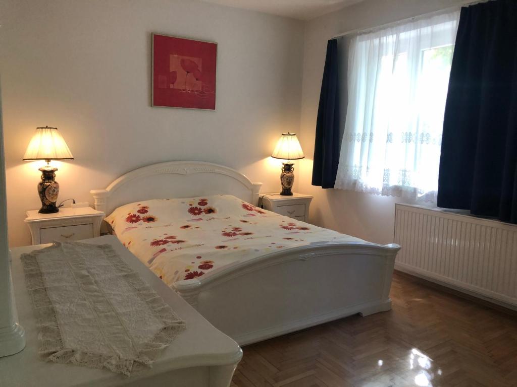 Balatoni Family House - Five-Bedroom House