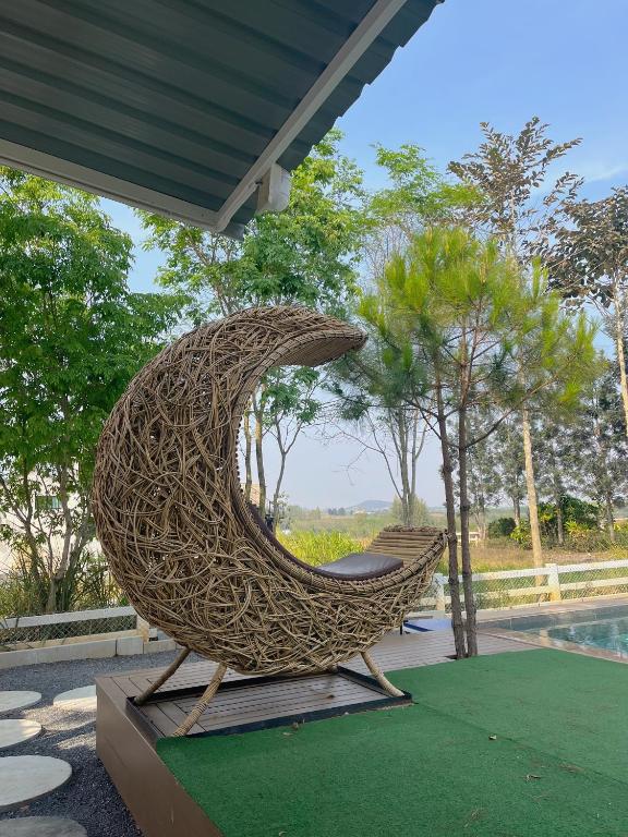 Bazén v ubytování Blessing Moon Pool Villa Khaoyai nebo v jeho okolí