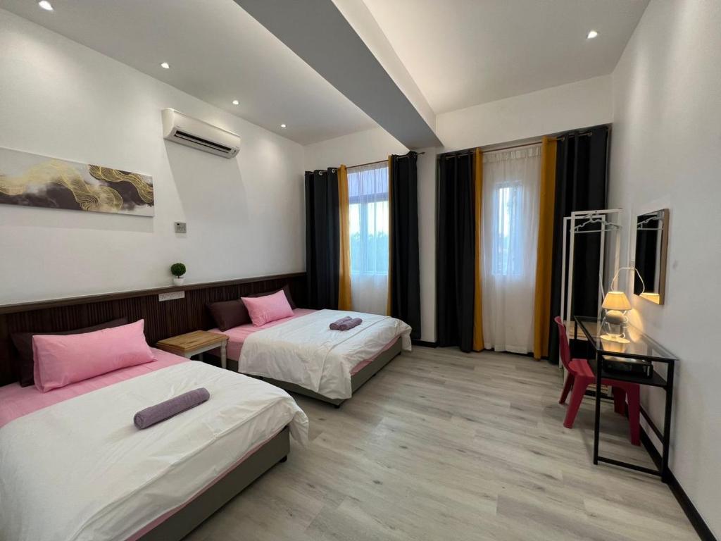 Katil atau katil-katil dalam bilik di One Point Hotel @ King Centre