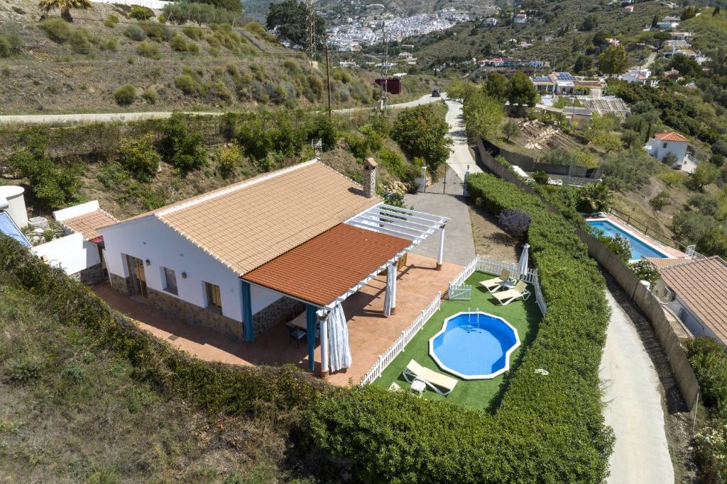 an aerial view of a house with a swimming pool at Casa Rural el Cerrillo in Cómpeta