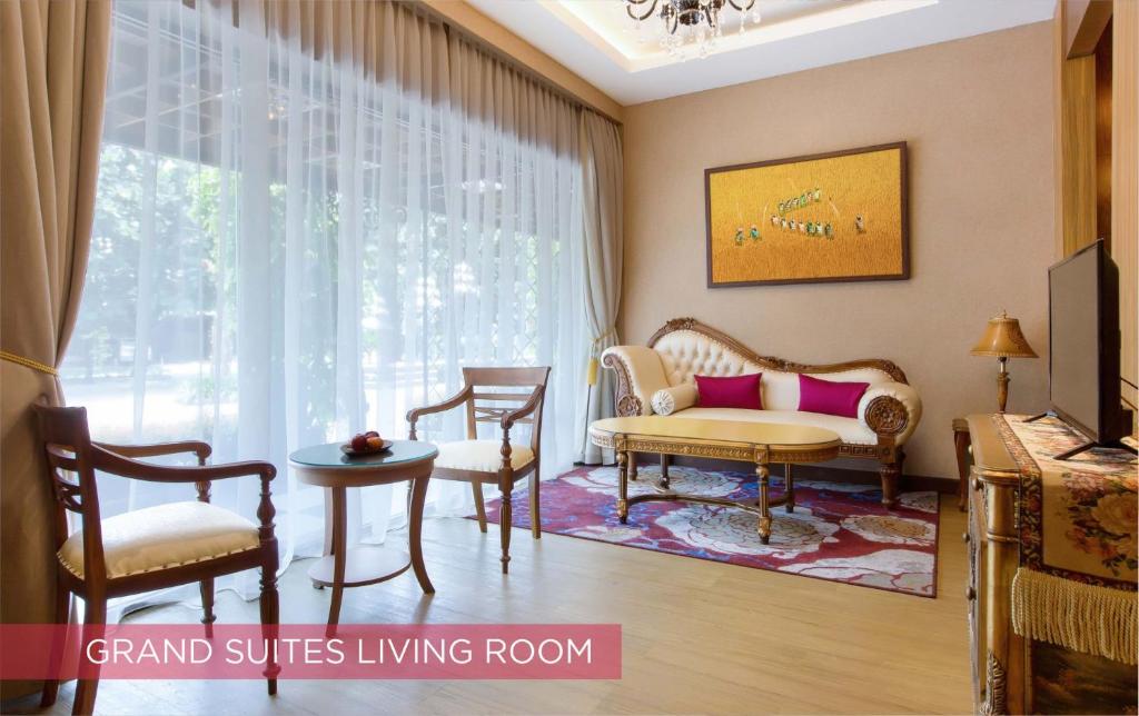 Ramada Suites By Wyndham Solo - Grand King Suite - Niet -roken