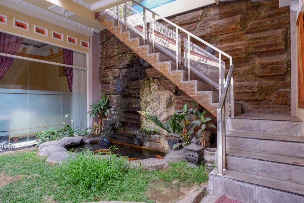 Zahrada ubytování RedDoorz near Desa Wisata Tambi Dieng