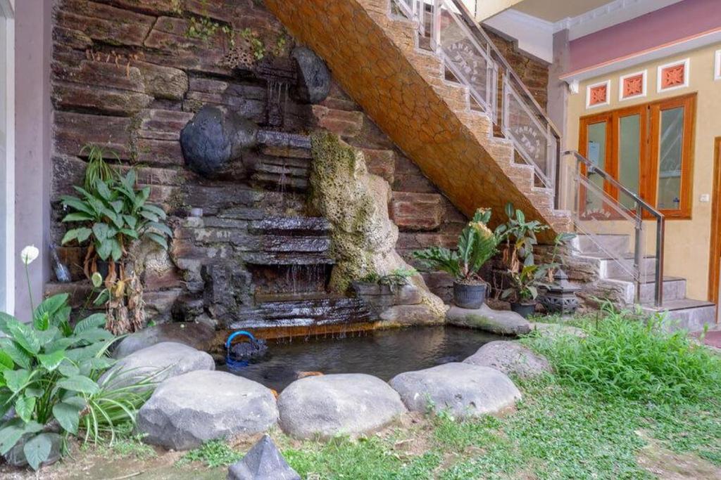 Zahrada ubytování RedDoorz near Desa Wisata Tambi Dieng