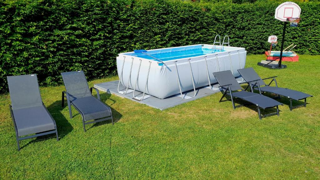 Piscina di Dům u Mlejna o nelle vicinanze