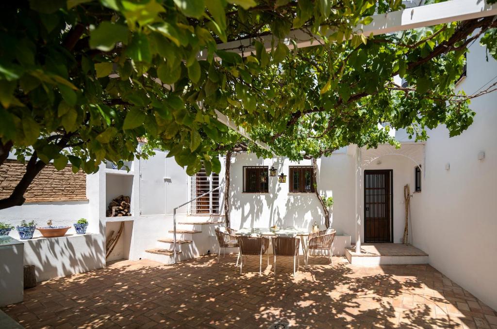 Patio nebo venkovní prostory v ubytování Carmen del Azahar by Florentia Homes