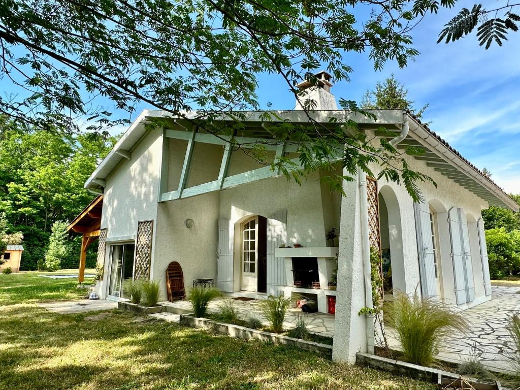Photo de la galerie de l'établissement Piscine- Maison familiale de charme-Medoc, à Queyrac