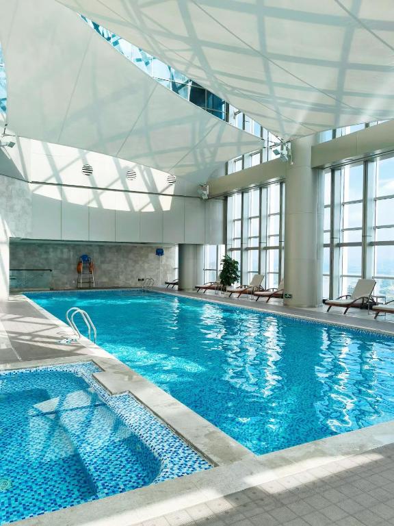 Bazén v ubytování Renaissance Huizhou Hotel nebo v jeho okolí