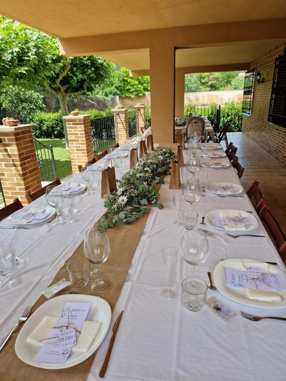 A restaurant or other place to eat at TurJalon - Apartamentos