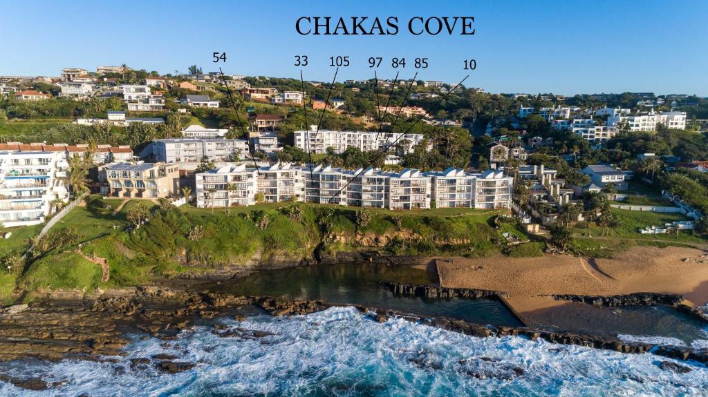 Et luftfoto af Chakas Cove