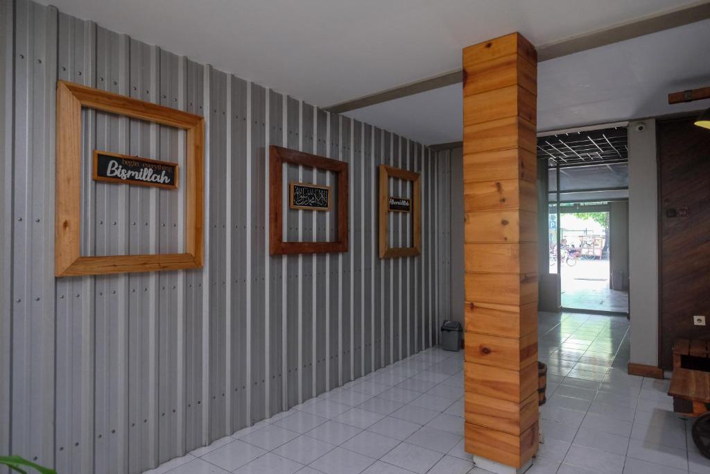 Fotografija v galeriji nastanitve Urbanview Hotel Syariah Wisnugraha by RedDoorz v mestu Yogyakarta