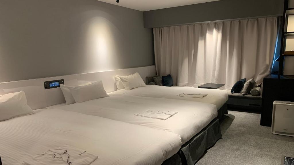 Postel nebo postele na pokoji v ubytování Hotel Keihan Namba Grande
