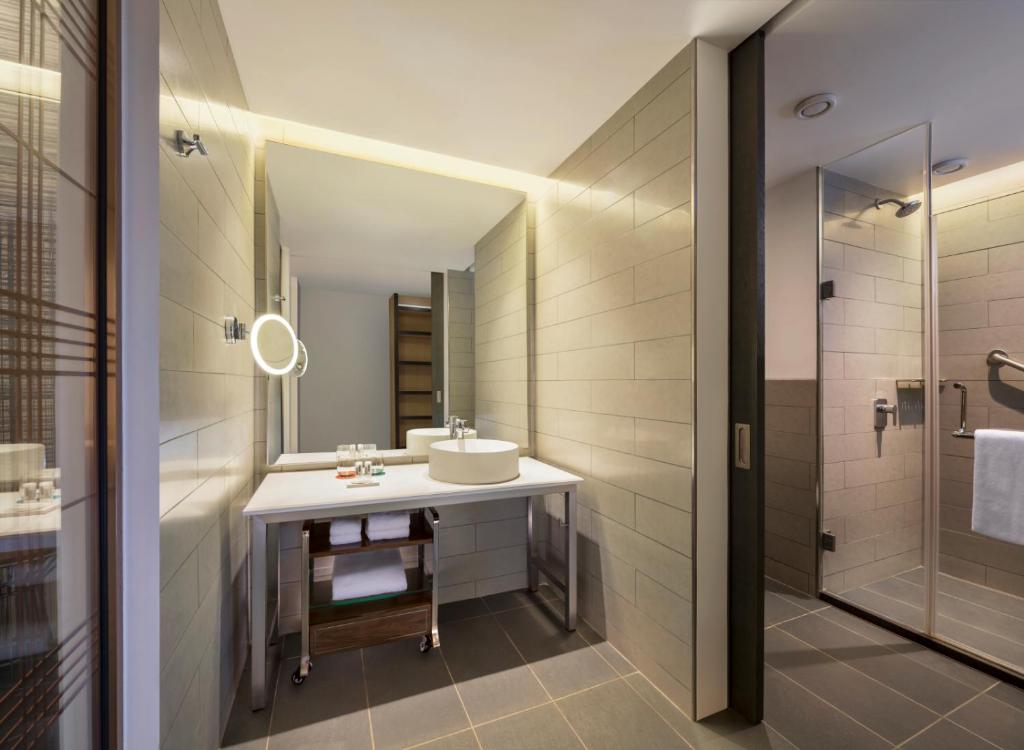 Koupelna v ubytování Le Meridien Goa, Calangute