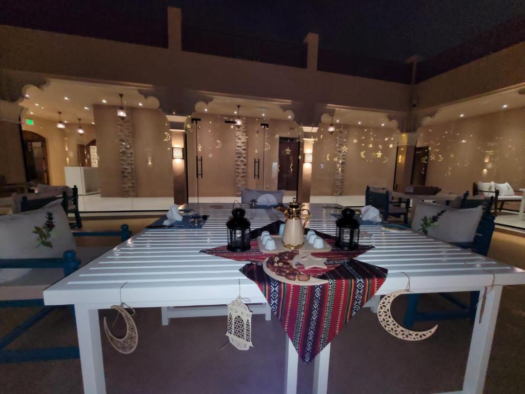 Restaurace v ubytování Nozol Al Rayaheen By Sharjah Collection