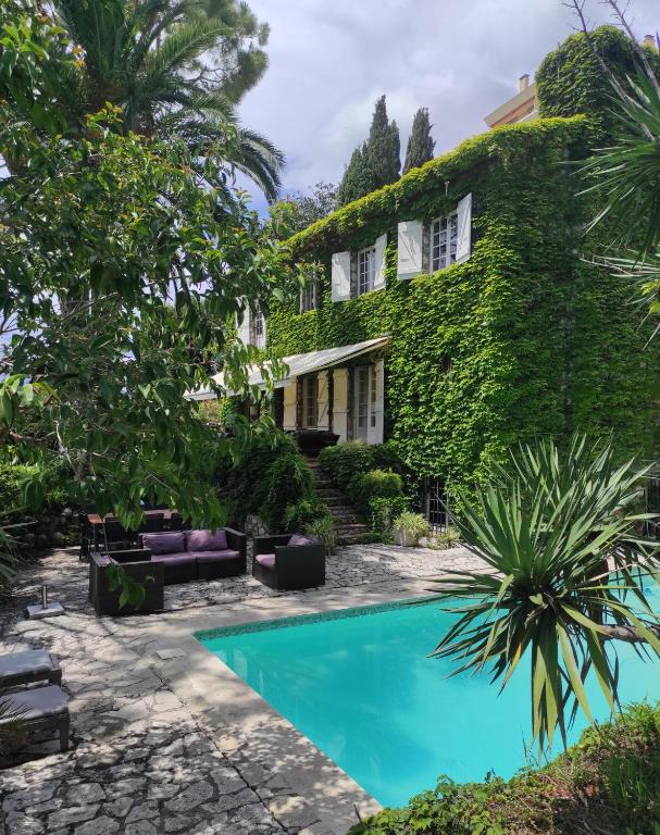 Photo de la galerie de l'établissement Mas Provençal de caractère avec vue mer, à Antibes
