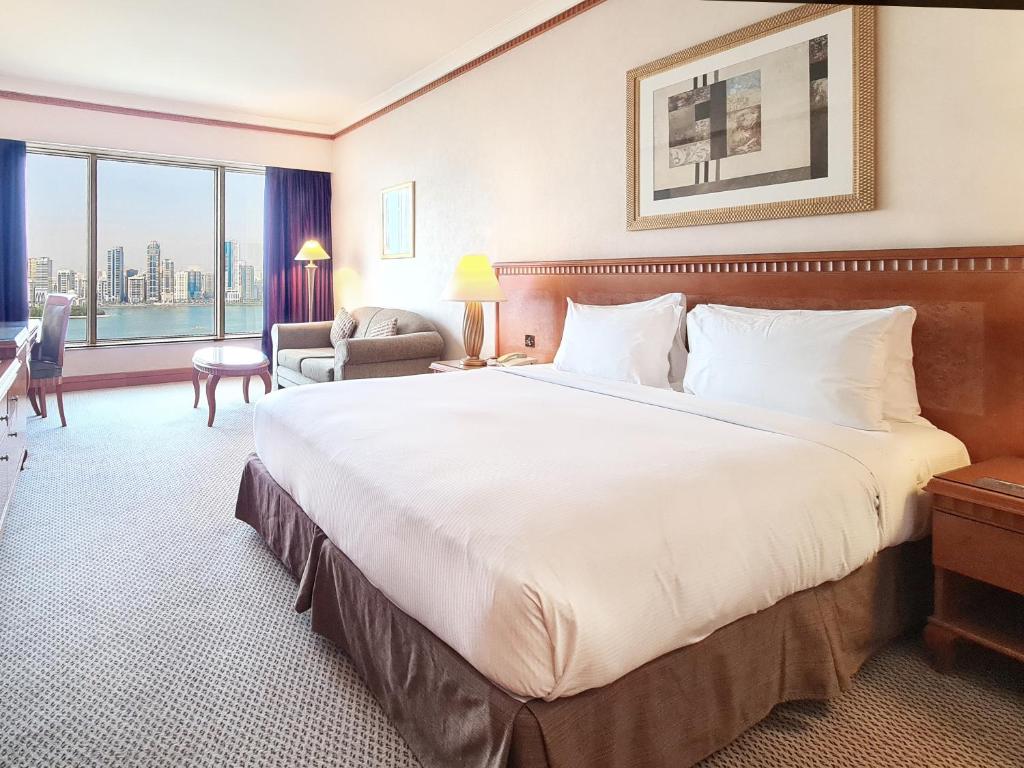 Corniche Hotel Sharjah - Chambre Lit King-Size Premium Lagon