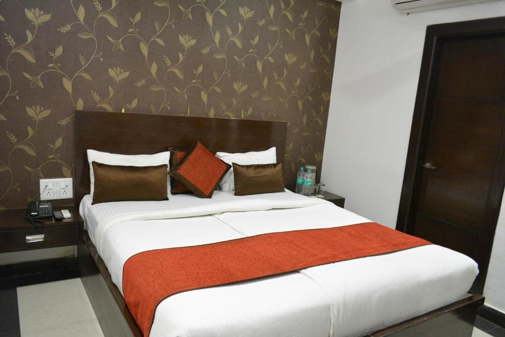 Postel nebo postele na pokoji v ubytování Hotel Samovar by Goyal Hotel