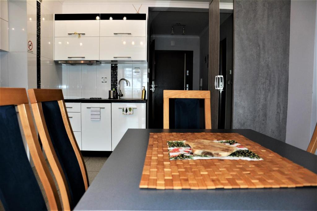 Kuchyň nebo kuchyňský kout v ubytování My Universe Energy Apartment Tęczowe Wzgórze