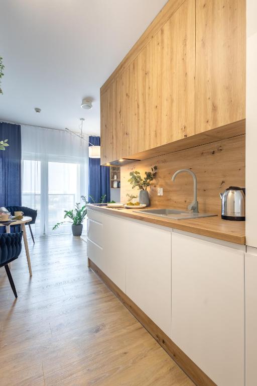 Kuchyň nebo kuchyňský kout v ubytování Apartamenty Jaworska 4 Wrocław