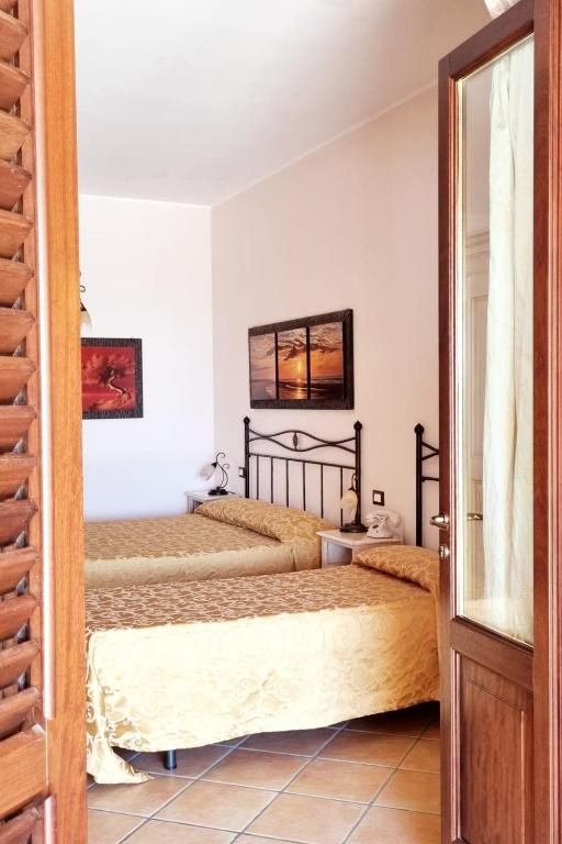 Postel nebo postele na pokoji v ubytování Hotel Borgo Eolie