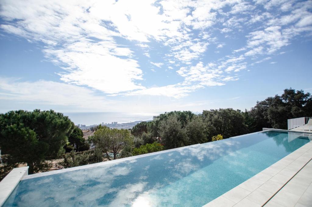 Booking.com: VILLA BLANCA - moderna, lujosa, vistas ...