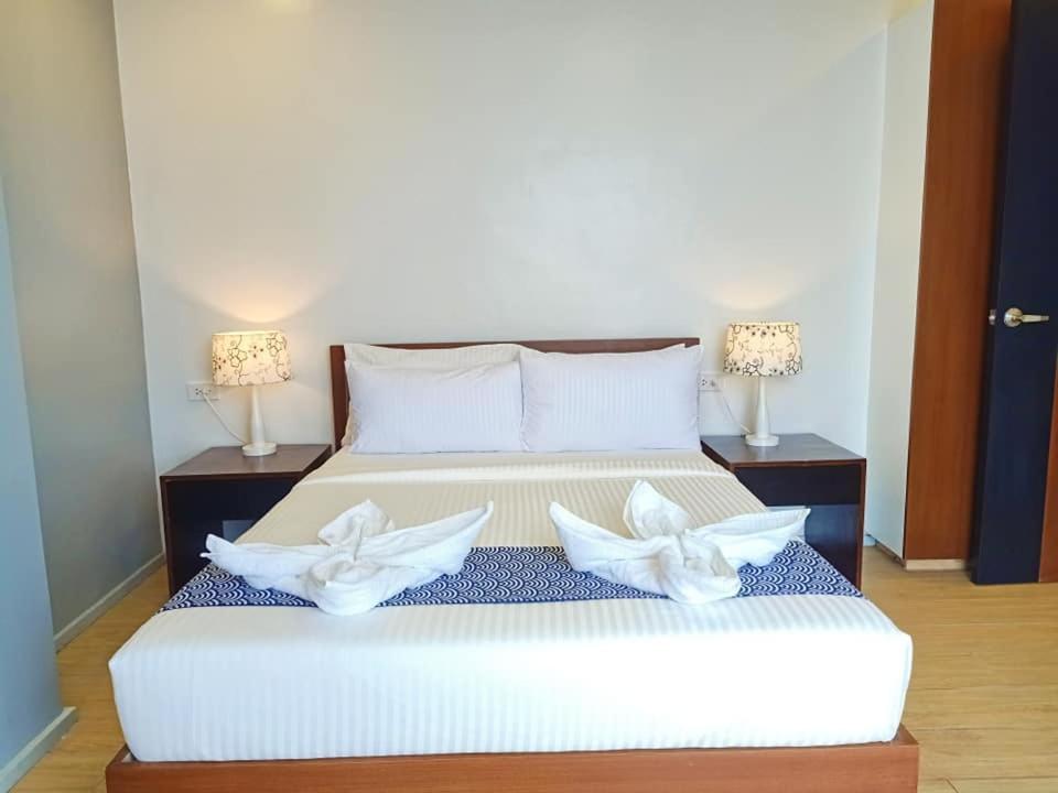 Postel nebo postele na pokoji v ubytování INNCITY HOTEL